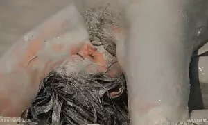 Những nô lệ video khiêu phim se x nhật dâm trên bốn chân trước mặt một phụ nữ tóc vàng người đã nhổ vào mặt anh, và làm khởi động của mình, và sau lưng bạn gái của mình đặt một dương vật vào nút khởi động của mình và cứng mông. Loại tinh tóc vàng, lớn ngăm đen, xuất đồ chơi, vớ nữ.