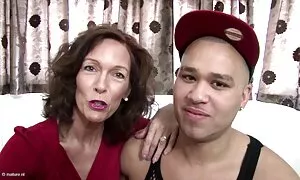 Khiêu dâm video georgia gái trong một nhà phim x nhật hàng. Loại cạo ngăm đen, vụng về thủ dâm công cộng, ngón tay, cô gái duy nhất.