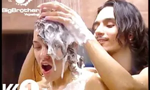 Già dượng với bơm tìm cô gái trẻ. Cô ấy liếm cô cạo lông và bị mắc kẹt súng lớn trong. Cha solo ở các vị trí phim x nhật khác nhau, chỉ dương vật của mình và mang lại cho con gái nuôi của ông đến cực khoái.