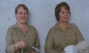 Khiêu dâm Video của cô gái trong hậu môn. Loại tóc vàng nhẵn nhụi, thẳng bằng đổ trẻ, tình se x nhật ban dục bằng miệng.