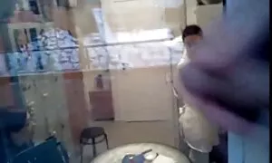 Sexy trẻ tàn nhang cô gái quay vòng mông ở trước mặt một chàng trai. Các chàng tóc sẽ x nhat ban đỏ đẹp và mình. Cô bé, mình lớn và thích hương vị của nó liếm phần đầu của mình đen và tung đít